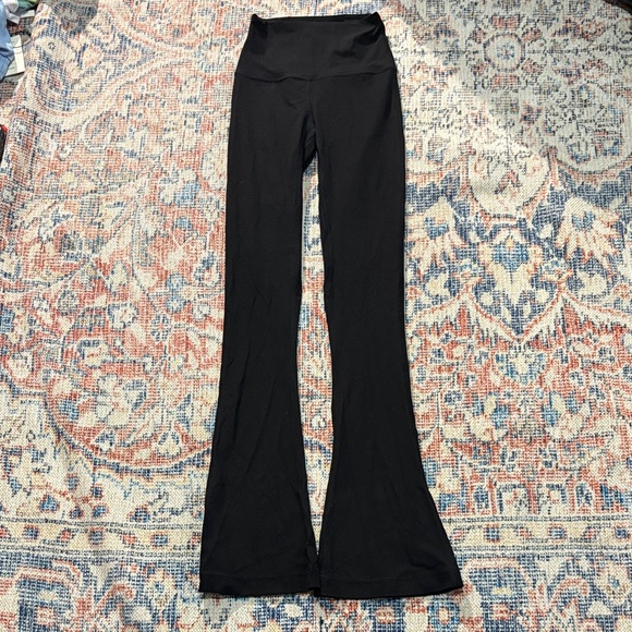 Lululemon Align High Rise Ribbed Mini Flared Pant in Black SZ 0 EUC - Picture 2 of 4